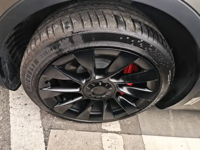 Tesla Model Y — Фото автомобиля 22
