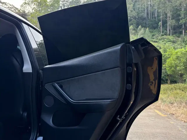 Tesla Model Y — Фото автомобиля 14