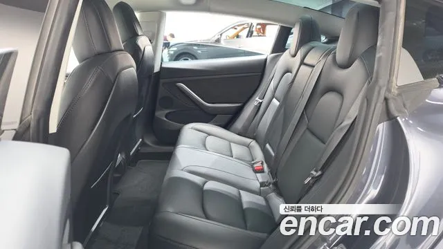 Tesla Model 3 — Фото автомобиля 26