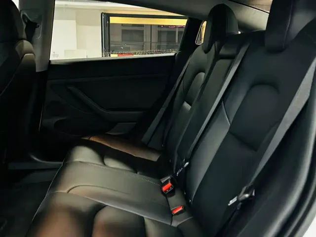 Tesla Model 3 — Фото автомобиля 9