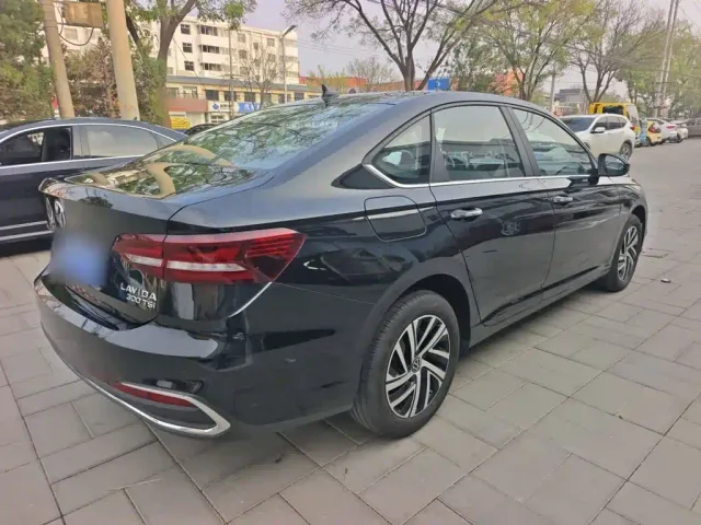 Volkswagen Lavida — Фото автомобиля 13