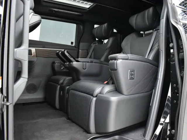 Toyota Vellfire — Фото автомобиля 18