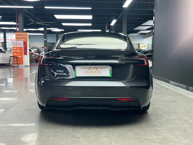 Tesla Model 3 — Фото автомобиля 26