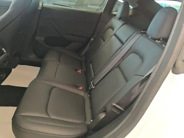Tesla Model Y — Фото автомобиля 16