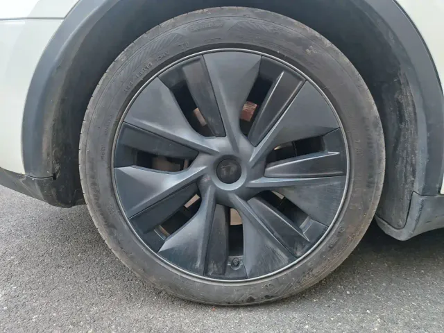 Tesla Model Y — Фото автомобиля 8
