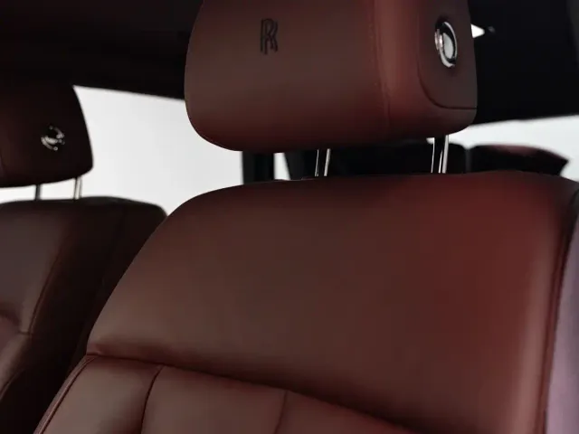 Rolls-Royce Phantom — Фото автомобиля 10