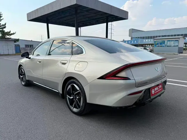 Wuling Starlight — Фото автомобиля 4