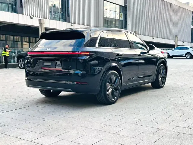 Li Auto L7 — Фото автомобиля 9