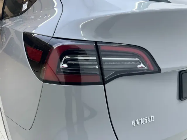 Tesla Model Y — Фото автомобиля 7