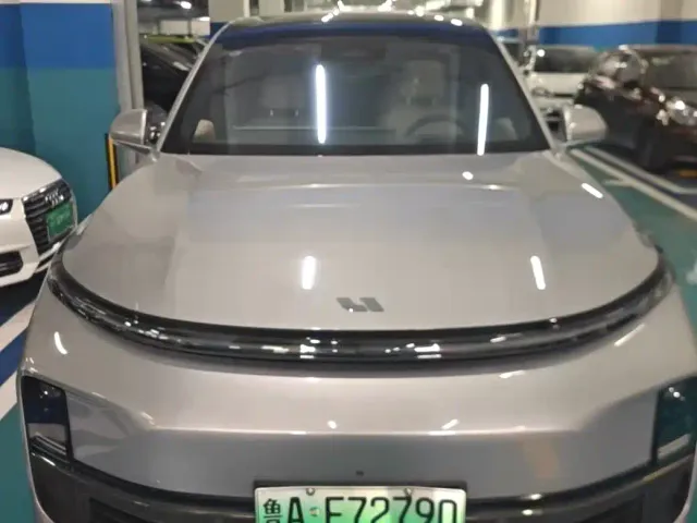 Li Auto L8 — Фото автомобиля 2