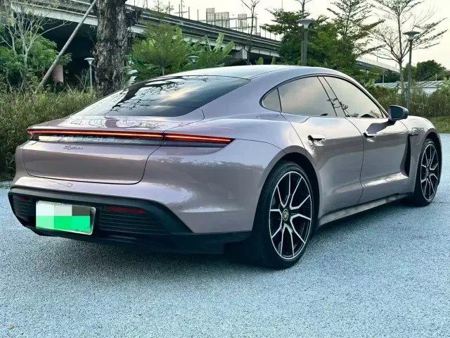 Porsche Taycan — Фото автомобиля 7