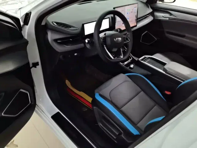 Geely Geometry G6 — Фото автомобиля 15