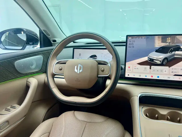 Leapmotor C11 — Фото автомобиля 12
