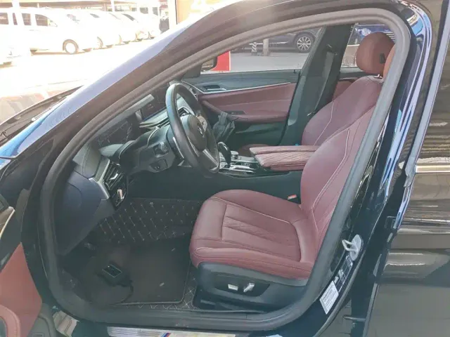 BMW 5 Series — Фото автомобиля 14