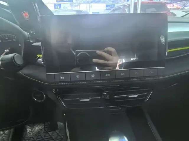 Roewe i5 — Фото автомобиля 16