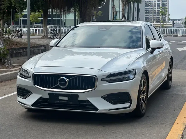 Фотография автомобиля — Volvo S60