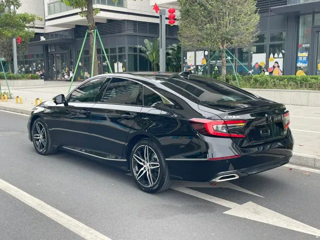 Honda Accord — Фото автомобиля 4