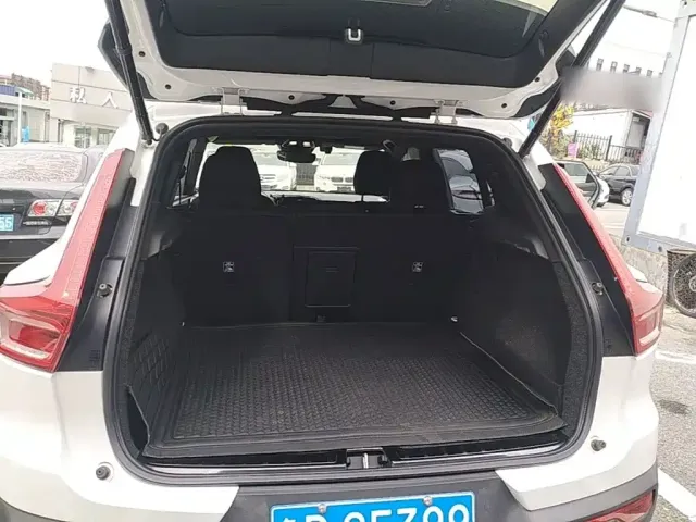 Volvo XC40 — Фото автомобиля 18
