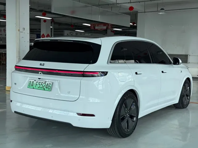 Li Auto L7 — Фото автомобиля 8