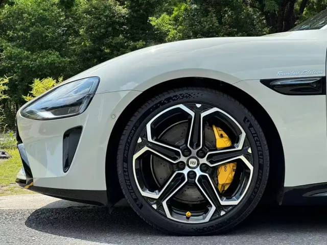 Xiaomi SU7 — Фото автомобиля 16