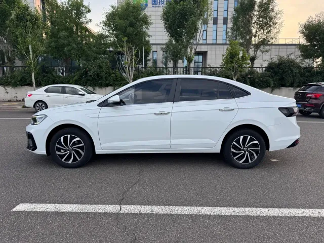 Volkswagen Lavida — Фото автомобиля 4