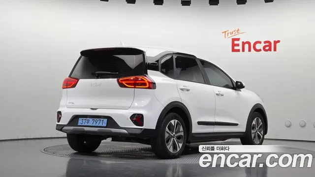 Kia Niro — Фото автомобиля 2