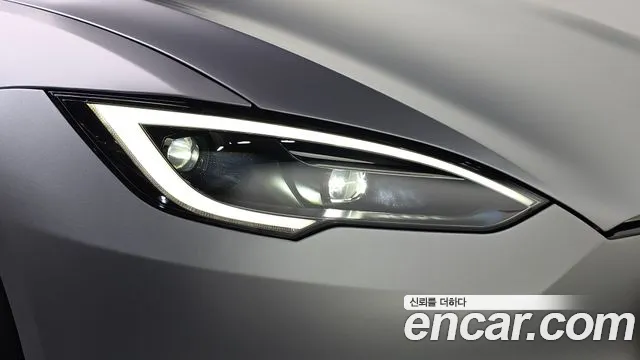 Tesla Model S — Фото автомобиля 7