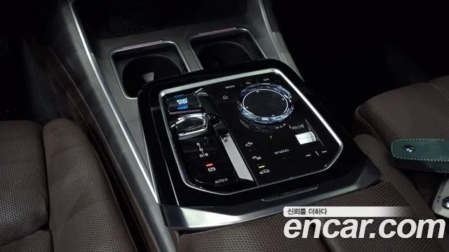 BMW i7 xDrive 60 Design Pure Excellence — Фото автомобиля 9