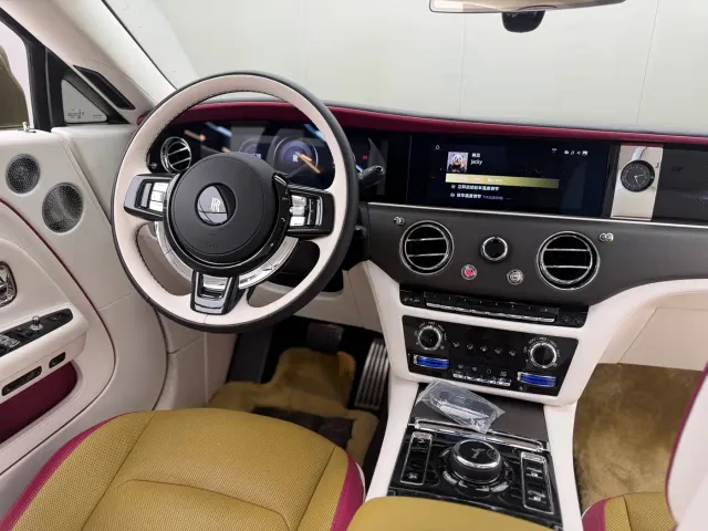 Rolls-Royce Spectre — Фото автомобиля 13
