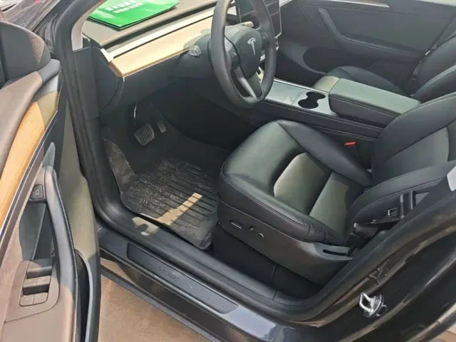 Tesla Model Y — Фото автомобиля 15
