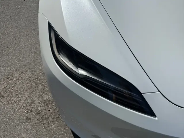 Tesla Model 3 — Фото автомобиля 17