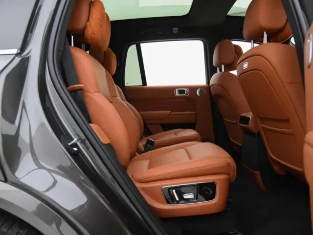 Li Auto L8 — Фото автомобиля 13