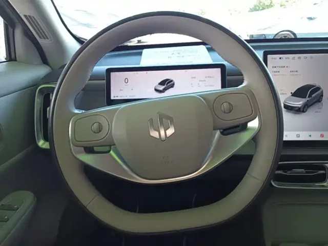 Leapmotor B10 — Фото автомобиля 10