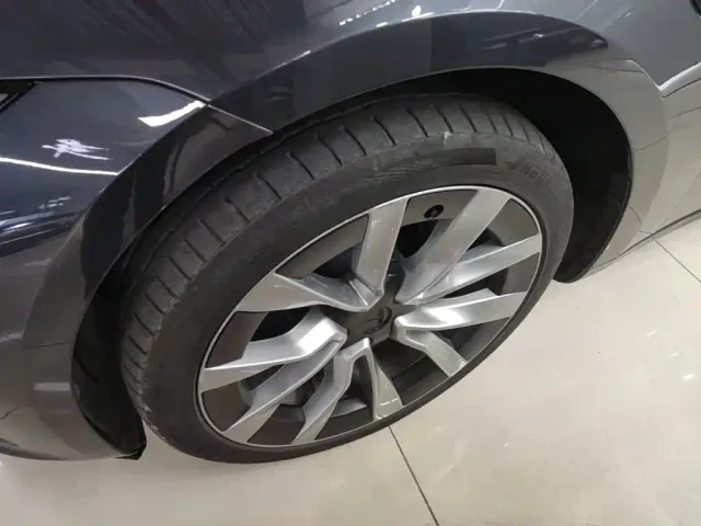 Tesla Model 3 — Фото автомобиля 22