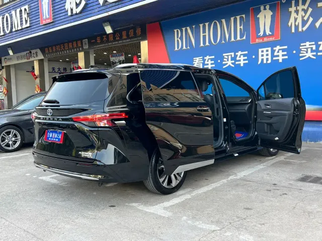 Toyota Sienna — Фото автомобиля 20