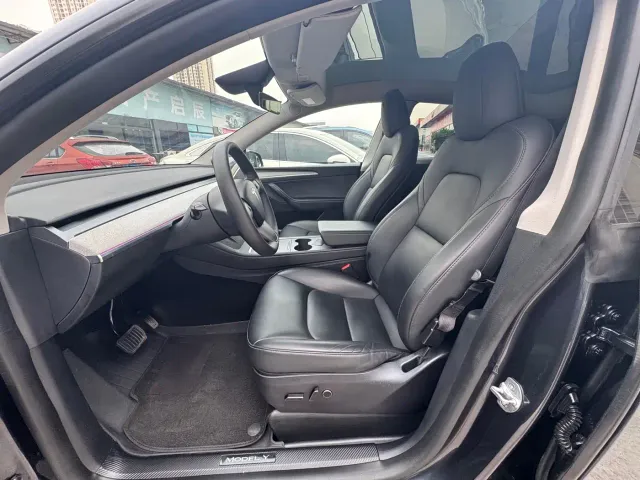 Tesla Model Y — Фото автомобиля 4