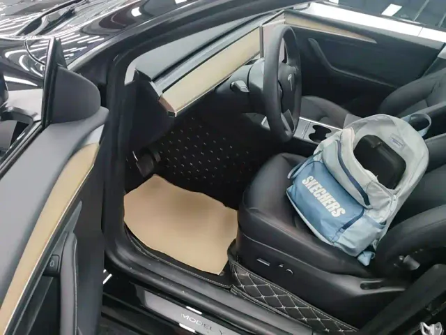 Tesla Model Y — Фото автомобиля 15