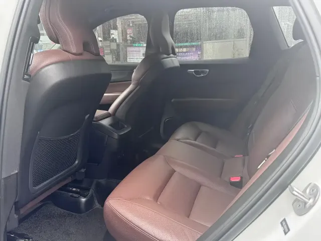 Volvo XC60 — Фото автомобиля 10