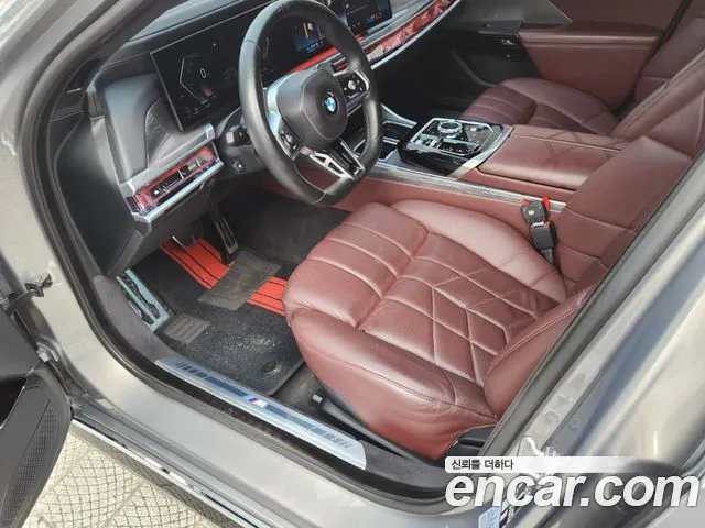 BMW 7 Series G70 — Фото автомобиля 9
