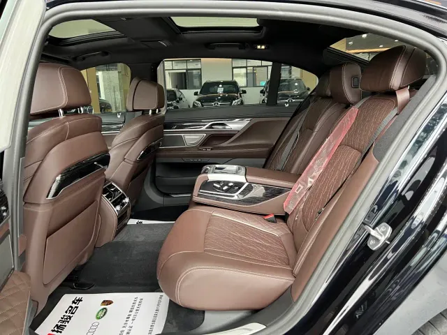 BMW 7 Series — Фото автомобиля 9