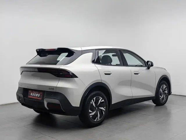 Changan Qiyuan Q05 — Фото автомобиля 2