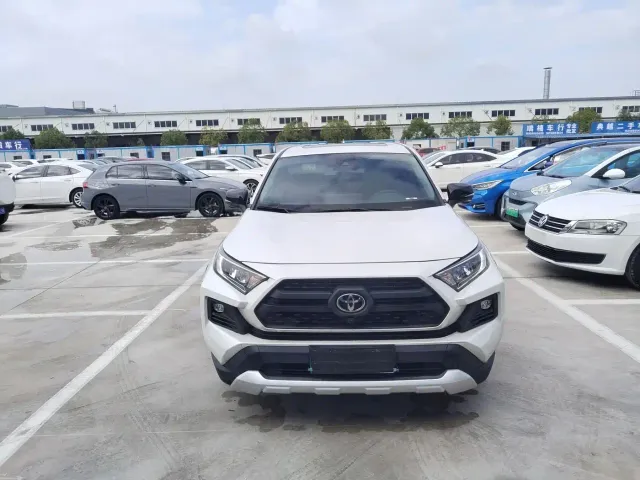 Toyota RAV4 — Фото автомобиля 2