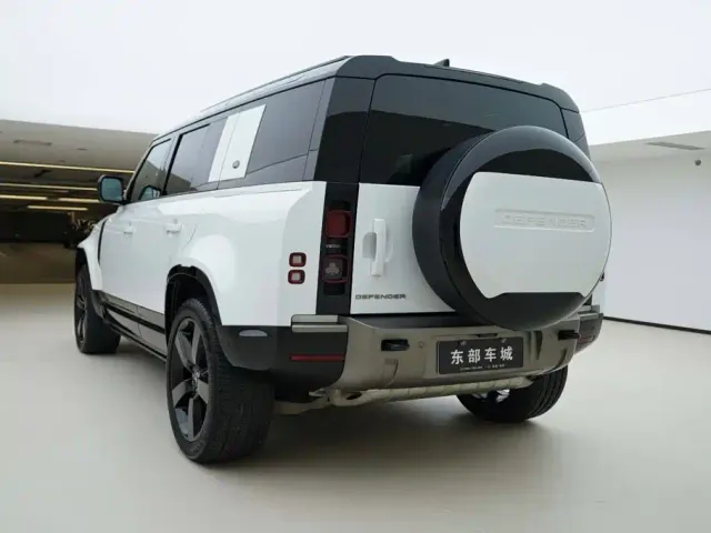 Land Rover Defender — Фото автомобиля 4