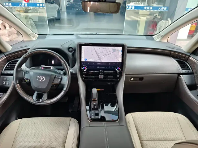 Toyota Alphard — Фото автомобиля 10