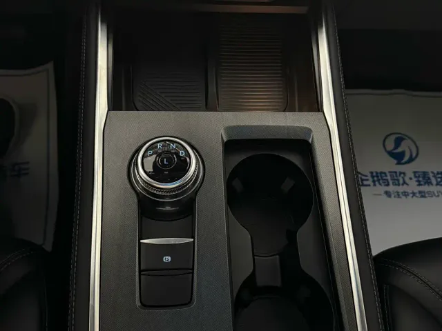 Ford Explorer — Фото автомобиля 13