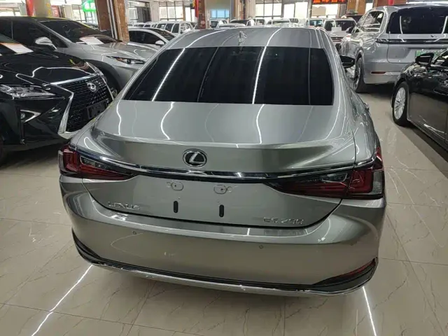 Lexus ES — Фото автомобиля 5