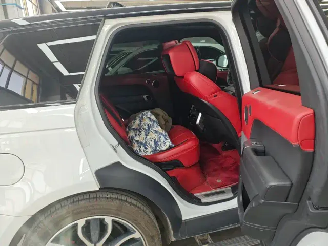Land Rover Range Rover Sport — Фото автомобиля 12