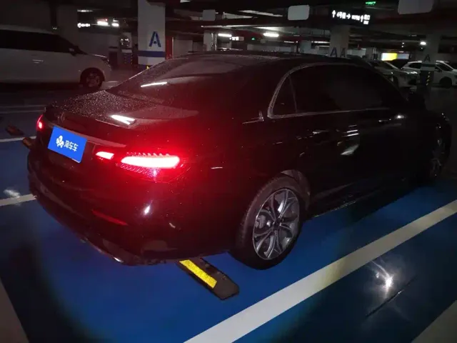 Mercedes-Benz E-Class — Фото автомобиля 3