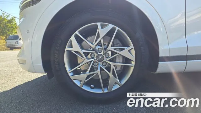 Genesis GV70 — Фото автомобиля 5