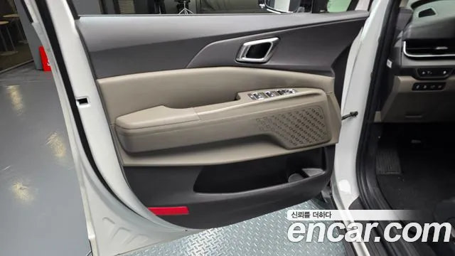 Kia Carnival Generation 4 — Фото автомобиля 13